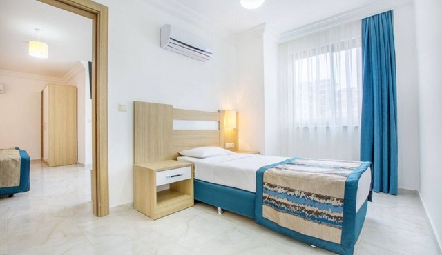 Green Life Hotel