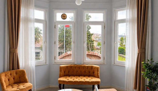 i1 Studios by Tram with Seaview, Jacuzzi Rooms