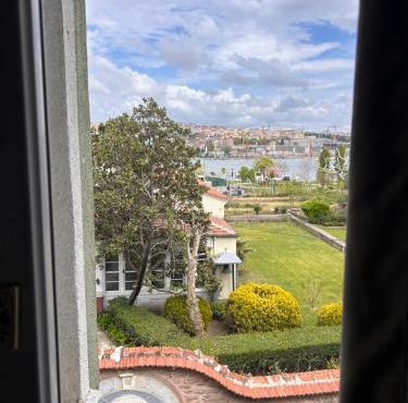 i1 Studios - Stunning Seaview, by the Tram, Jacuzzi