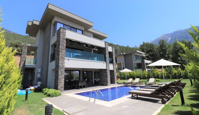JOY2, The large 5 bedroom 3-storey villa to rent in Fethiye Ovacik area in Ölüdeniz