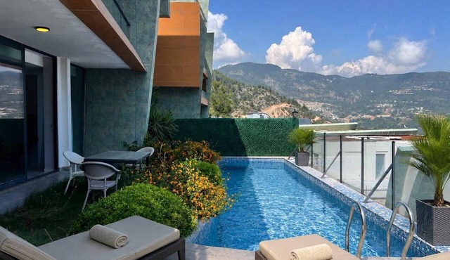 LÜX VİLLA ALANYA SEA VİEW AND CASTLE VİEWWİTH PRİVATE POOL