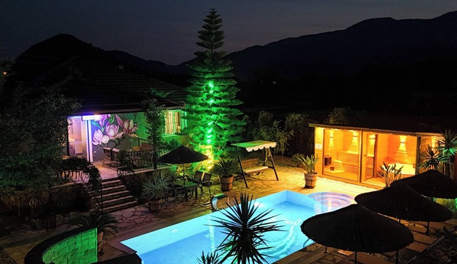 Luxury 4 bed villa in a rural situation; by taxi 5 minutes from town in ortaca