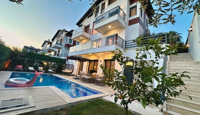 Luxury villa with a private pool and hot tub in Fethiye-Çiftlik, with a view of the sea in Fethiye