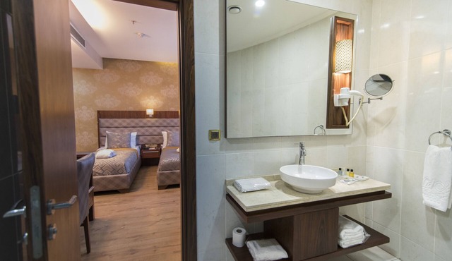 MidMar Deluxe Hotel