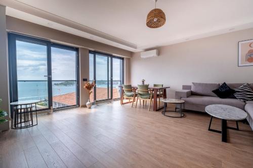New and Modern Flat with Sea View in Istanbul