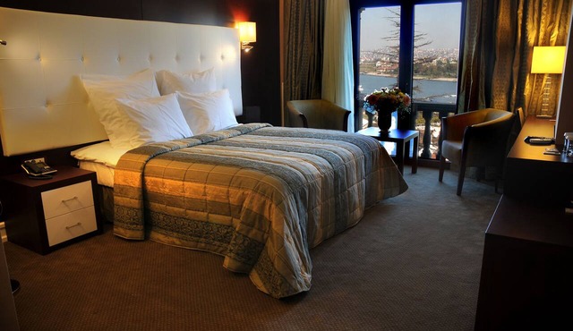 Paradise Island Hotel in Darica
