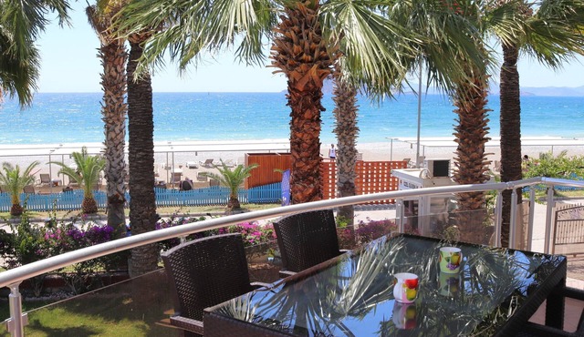 Poseidon 6, 3 Bedroom Apartment with Unobstructed Beach and Sea views.