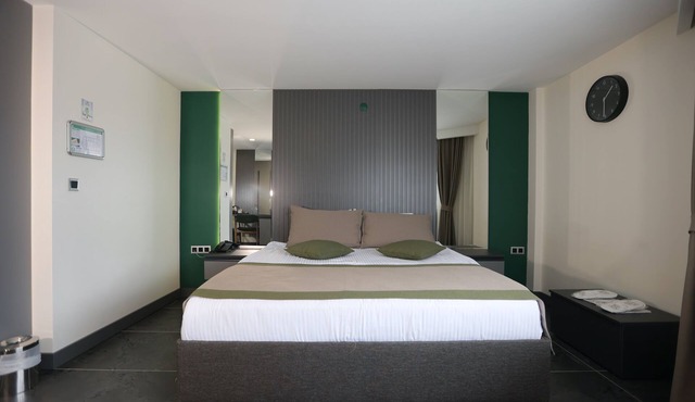 Ren Business Hotel