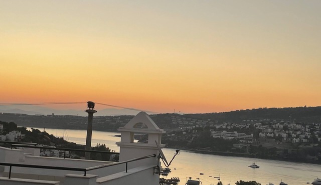 Romantic hillside villa with stunning views, community beach and pool in Gündogan