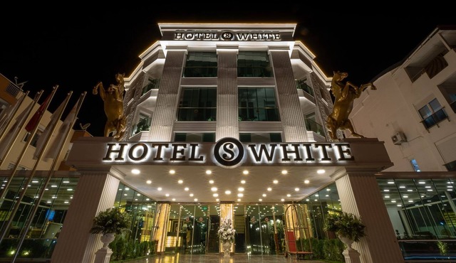 S White Hotel