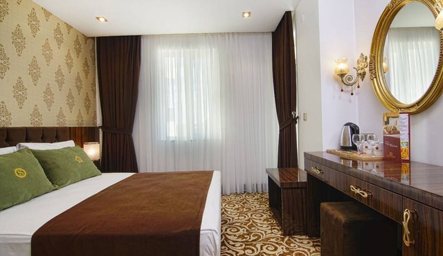 S White Hotel in Konyaalti