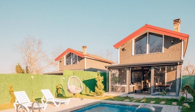 Sapanca Yanık da 1+1 Isıtma Havuzlu-Jakuzili-Şömineli- 4 Kişilik Bungalov in Sakarya