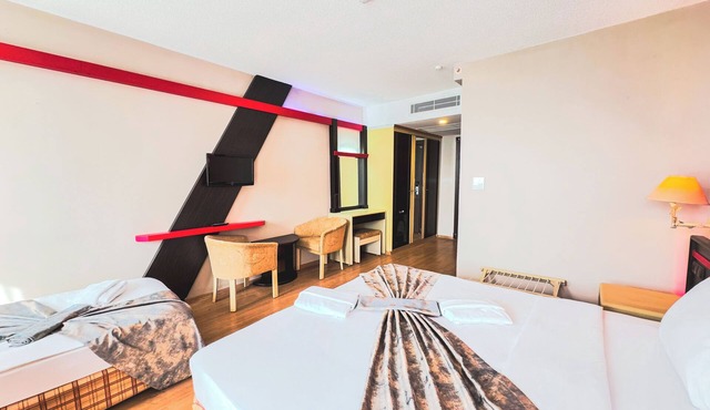 Senza Sunset Beach Hotel