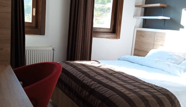 SERGE HOTEL