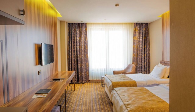 Shimall Deluxe Hotel