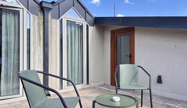 Skylit 1BR with terrace near Galataport in Istanbul