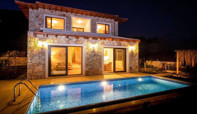 Stone Villa in the Greenest Serenity
