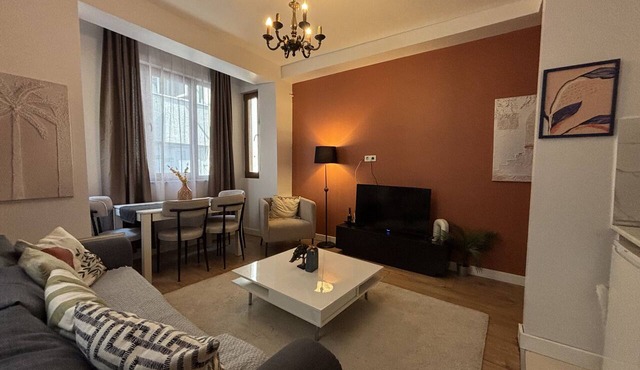 Stylish 2BR Flat Near Grand Bazaar & Eminönü