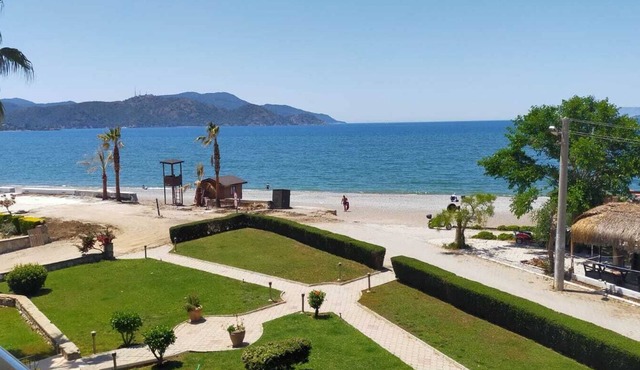 Superbly Located 3 Bed Beachfront Duplex Apartment