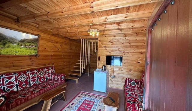 Teona Caglayan Bungalov
