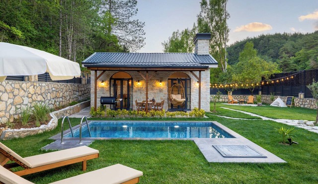The Boho Geyve | Isıtmalı Havuzlu & Şömineli Tatil Evi in Geyve