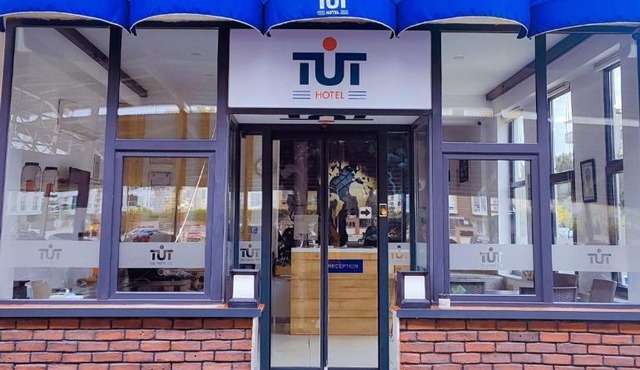 Tut Hotel