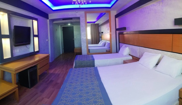 Unaten Otel