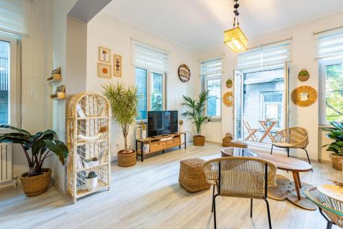 Urban Balcony Retreat- Near Galata Metro in Istanbul