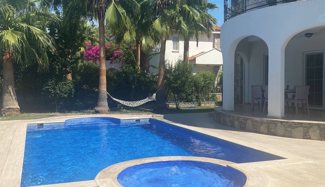 Villa 5 Bedroom Quiet location. Mountain View’s. Great prices for2025.