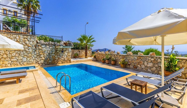 Villa Louise, large 4 bedroom overlooking the Kalkan bay
