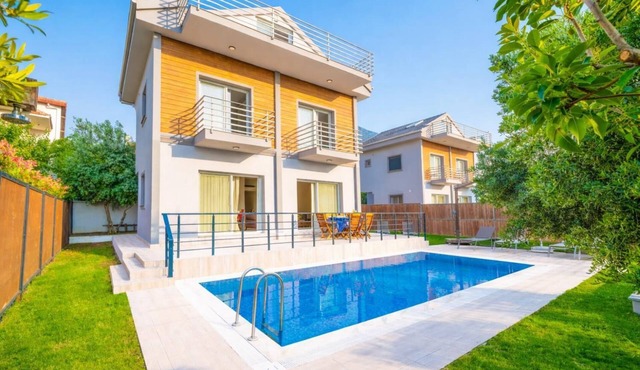 Villa Riva - Three Bedroom Villa, Sleeps 6