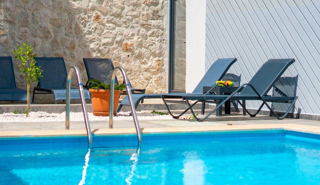 Villa with Private Pool & Garden - All Rooms w/AC