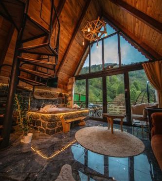 Waterfall suit bungalov