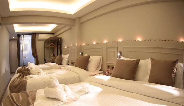 X-Nellyi Boutique Hotel