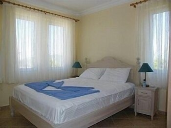 Beautiful Villa with Private Pool, sleeps 9.