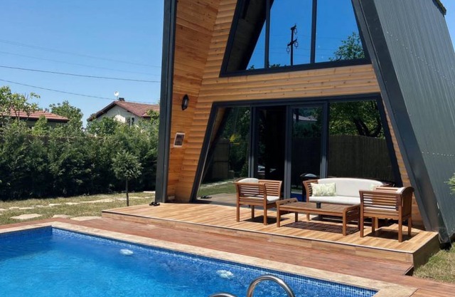 Bungalow with Pool, Jacuzzi in Bedroom in Sapanca