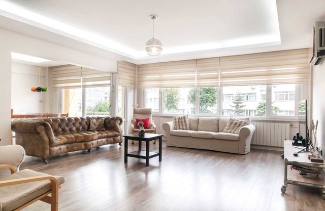 Central and Vibrant Flat with Balcony in Besiktas