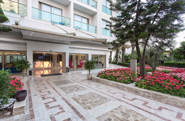Falcon Hotel