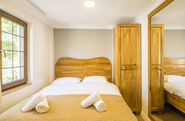 Lovely 1 Room w/AC close to Tophane Tram Station