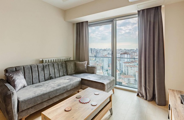 Modern Apartment with Great City View in Kadikoy