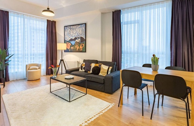 Modern Flat with a Charming City View in Kadikoy