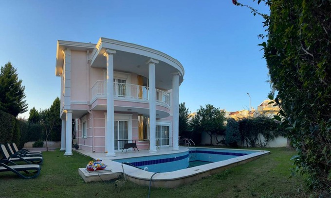 Kadriye Villa | 240 m² Villa ∙ 4 bedrooms ∙ 8 guests