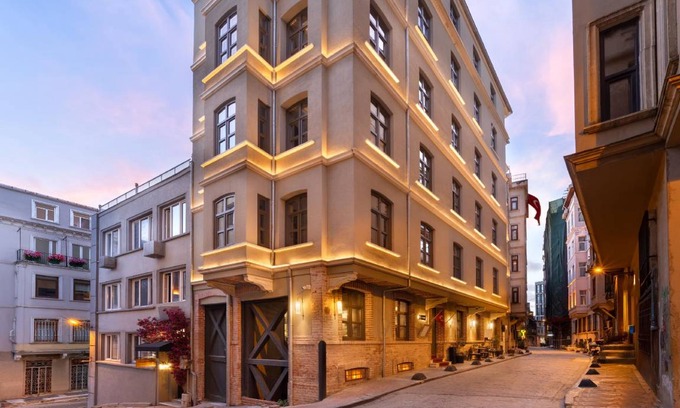 Pera Hotel | 40 m² Hotel ∙ 127 guests