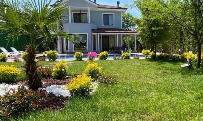 Yanik Villa | Astonishing Villa with Private Pool and Jacuzzi Surrounded by Nature in Sapanca