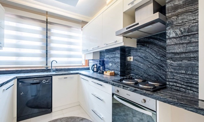 Besiktas Apartment | Captivating Flat with Balcony near Besiktas Pier