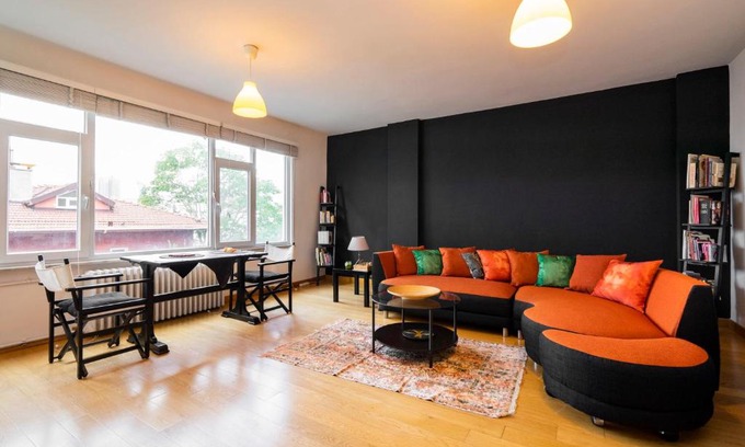 Gayrettepe Apartment | Central Stylish House in Gayrettepe