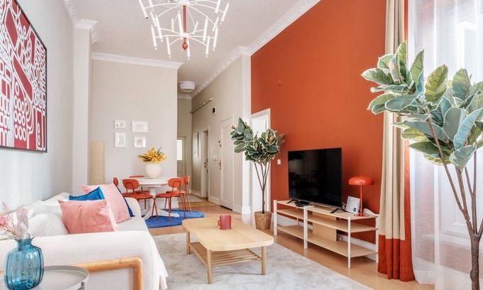 Tophane Apartment | Chic, Modern Flat w Balcony 5 min to Taksim