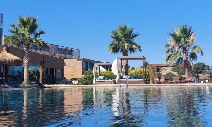 Meselik Apartment | Family Flat w Nature View, Pool, Balcony in Bodrum