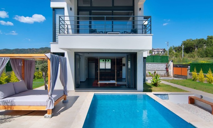Ciftlik Villa | Loft w Private Pool n Balcony, 3 min to Beach