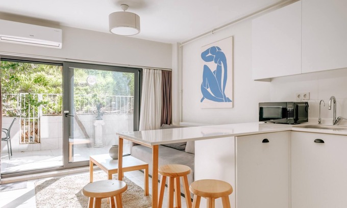 Tophane Apartment | Serene Flat with Backyard 8 min to Galataport